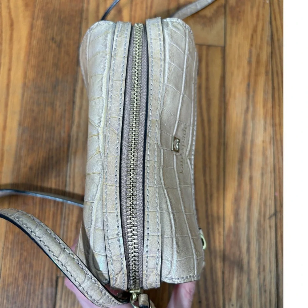 Kate Spade Perri Lane Rosey Beige Croc Embossed Leather Camera Crossbody‎ Bag
